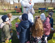 ZAJĄCZEK I ŚNIADANKO WIELKANOCNE W PRZEDSZKOLU