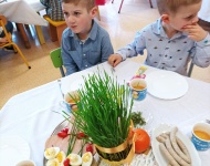 ZAJĄCZEK I ŚNIADANKO WIELKANOCNE W PRZEDSZKOLU