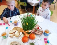 ZAJĄCZEK I ŚNIADANKO WIELKANOCNE W PRZEDSZKOLU