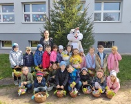 ZAJĄCZEK I ŚNIADANKO WIELKANOCNE W PRZEDSZKOLU