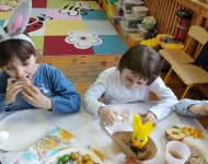 ZAJĄCZEK I ŚNIADANKO WIELKANOCNE W PRZEDSZKOLU