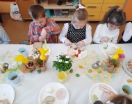 ZAJĄCZEK I ŚNIADANKO WIELKANOCNE W PRZEDSZKOLU