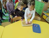 TYDZIEŃ Z DINOZAURAMI