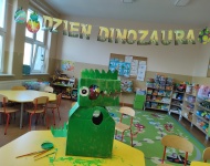 TYDZIEŃ Z DINOZAURAMI