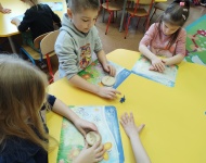 TYDZIEŃ Z DINOZAURAMI