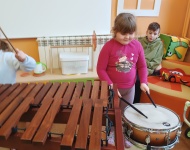 Motylki poznają instrumenty