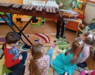 Motylki poznają instrumenty