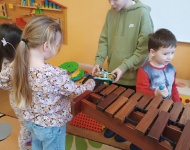 Motylki poznają instrumenty