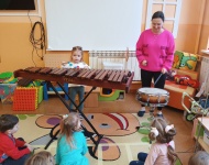 Motylki poznają instrumenty