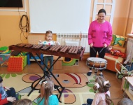 Motylki poznają instrumenty