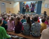 DZIEN TEATRU - TEATRZYK HERBI W PRZEDSZKOLU