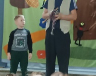 DZIEN TEATRU - TEATRZYK HERBI W PRZEDSZKOLU