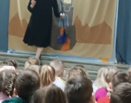 DZIEN TEATRU - TEATRZYK HERBI W PRZEDSZKOLU