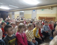 DZIEN TEATRU - TEATRZYK HERBI W PRZEDSZKOLU