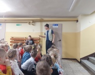 DZIEN TEATRU - TEATRZYK HERBI W PRZEDSZKOLU