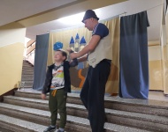DZIEN TEATRU - TEATRZYK HERBI W PRZEDSZKOLU