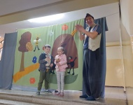 DZIEN TEATRU - TEATRZYK HERBI W PRZEDSZKOLU