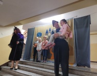 DZIEN TEATRU - TEATRZYK HERBI W PRZEDSZKOLU