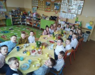 WIELKANOCNE ŚNIADANKO I POSZUKIWANIE KOSZYCZKÓW