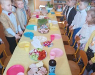 WIELKANOCNE ŚNIADANKO I POSZUKIWANIE KOSZYCZKÓW
