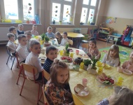 WIELKANOCNE ŚNIADANKO I POSZUKIWANIE KOSZYCZKÓW