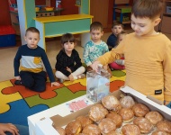 Akcja charytatywna "Pączki do rączki"