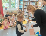 Wiewiórki w bibliotece 